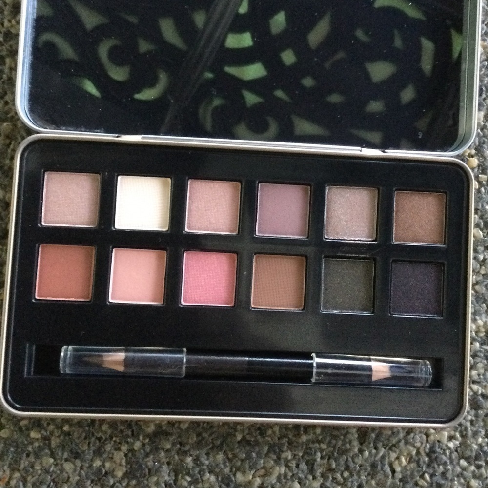 Jolee New York Warm Peach eyeshadow and eyeliner set new in package